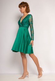 Cocktailjurk bij bruiloftsgasten